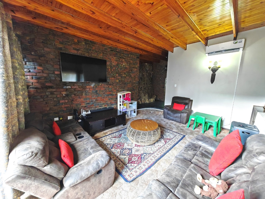 5 Bedroom Property for Sale in Fichardt Park Free State
